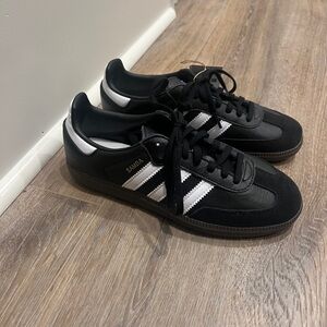 Samba size 5 fits like a woman’s size 6-6.5